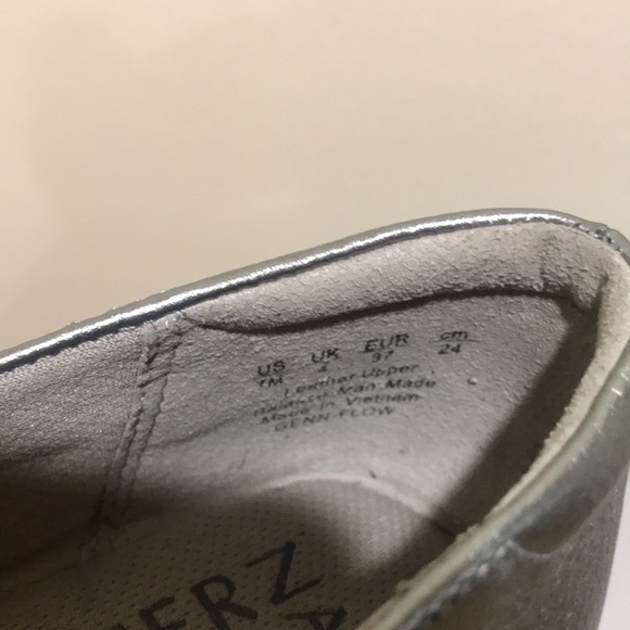 Shoes - Picture 5 of 8